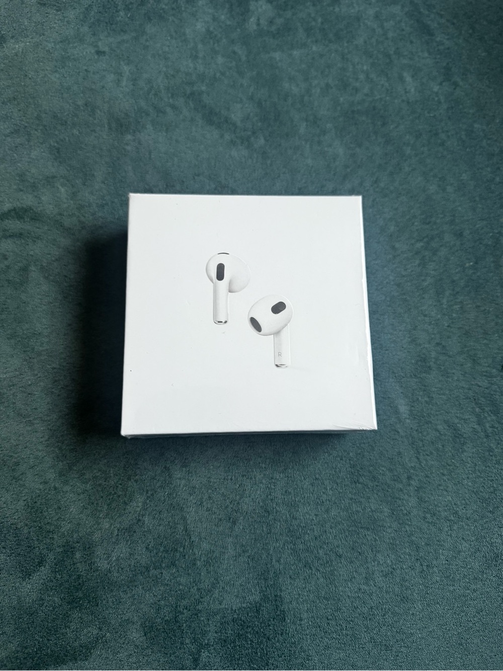 Wireless Earbud Headphones in White - True Wireless Stereo